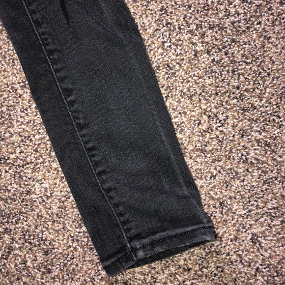 Women’s American Eagle Black Ripped Jeans 4 Short - Picture 2 of 7